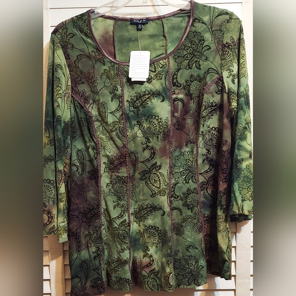 Sami & Jo Plus Leafy Green Paisley With Velvet Trimming Women's Top 2X